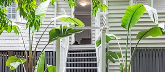 Charming 1920's 4Br freestanding Plantation Qldr.