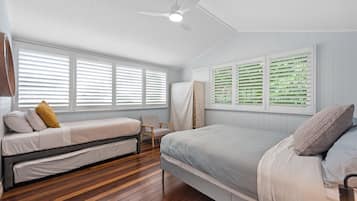 4 bedrooms, iron/ironing board, WiFi, bed sheets