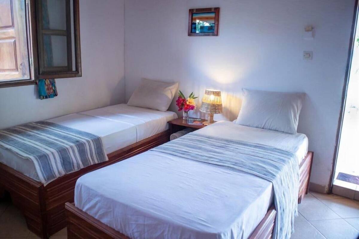 Family Room | Bathroom | Shower, rainfall showerhead, free toiletries, hair dryer