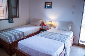 Family Room | Bathroom | Shower, rainfall showerhead, free toiletries, hair dryer