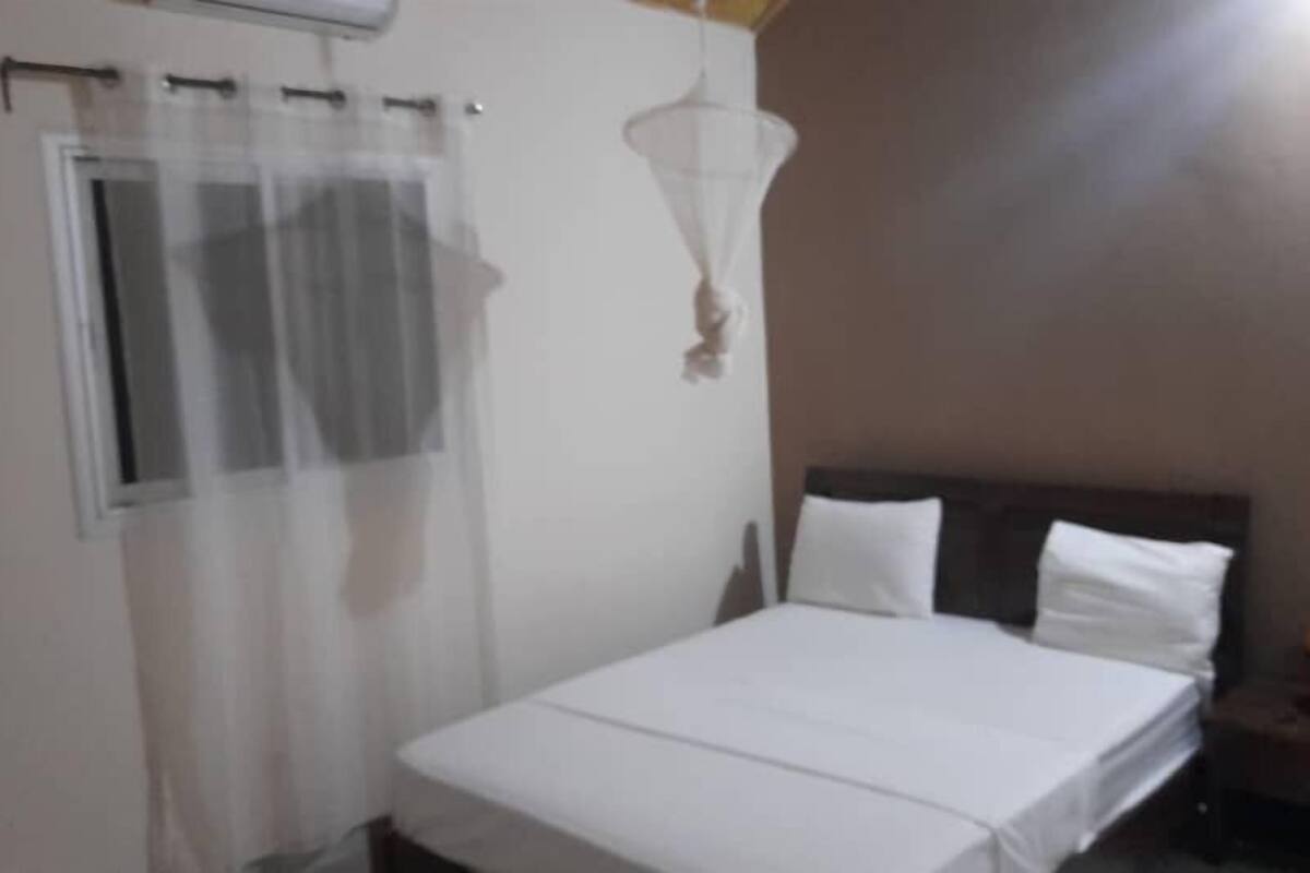 Single Room, Garden View | Desk, iron/ironing board (on request), WiFi (free), bed sheets