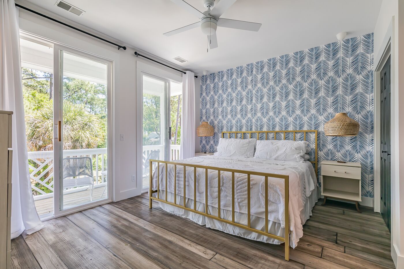 New Listing! Walking distance to Marina.