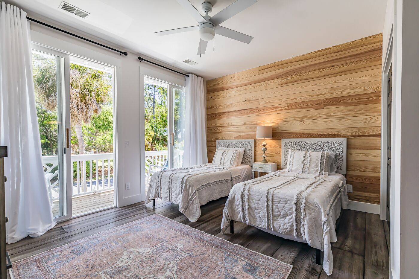 New Listing! Walking distance to Marina.