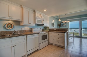 ثلاجة، ميكروويف، فرن، محمصة خبز