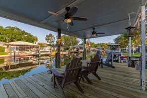 Terrace/patio - Homosassa Springs home 3 kayaks,  deep canal, Very Close to Springs No bridges (Homosassa)