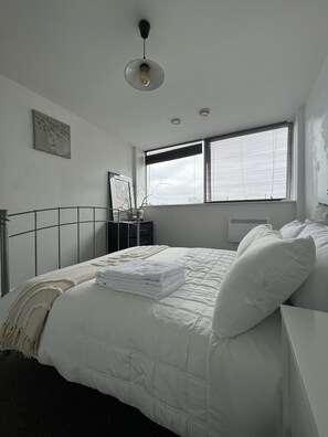 1 bedroom, iron/ironing board, free WiFi, bed sheets - Cozy & stylish service apartment located in the heart Birmingham! (Birmingham)