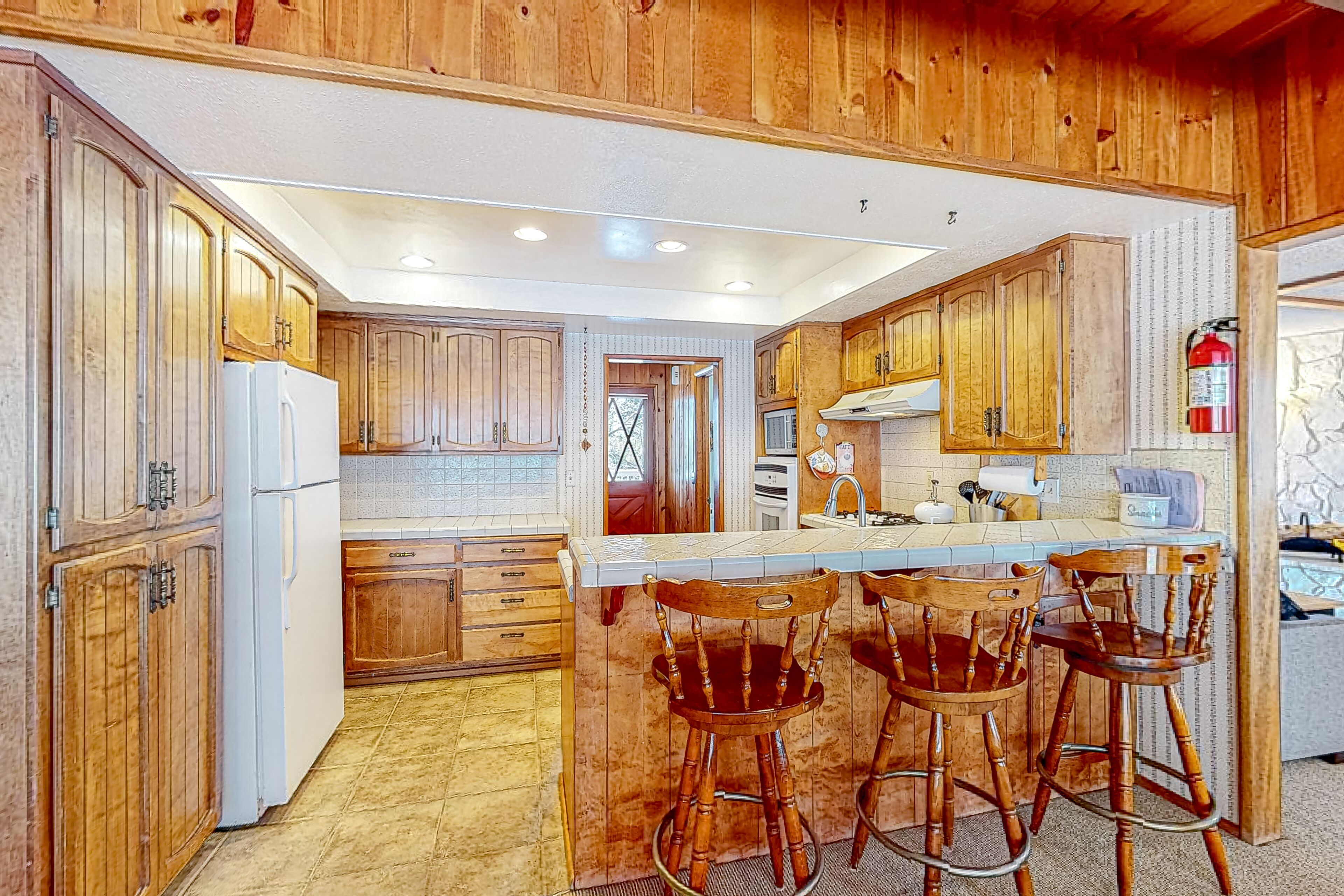 Relaxing mountain home with fireplace, W/D, grill, balcony, patio, & board games