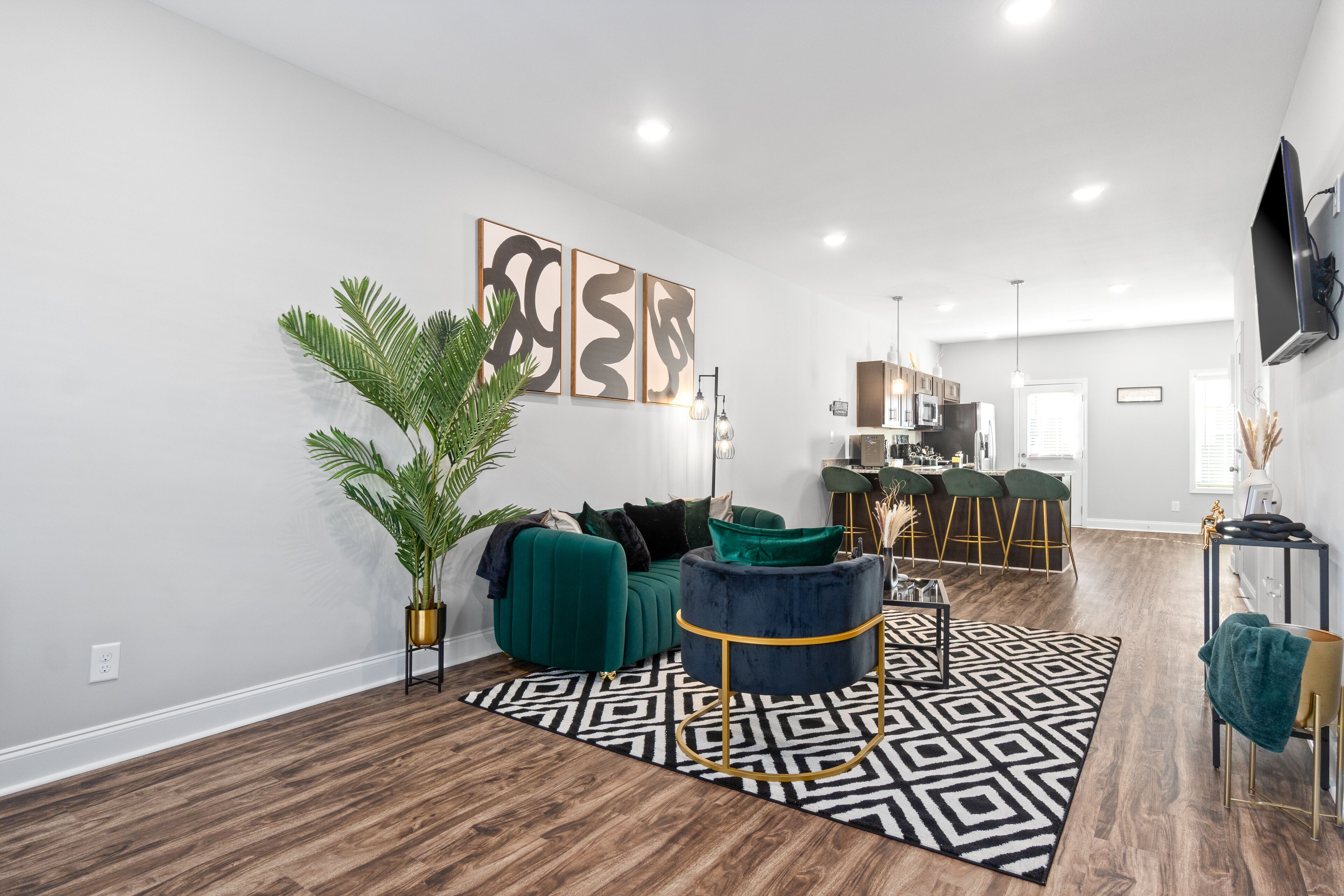Tranquil&TrendyEmeraldGreen townhome W/King bed