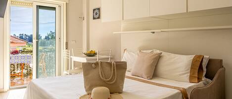 1 slaapkamer, een strijkplank/strijkijzer, gratis wifi, beddengoed