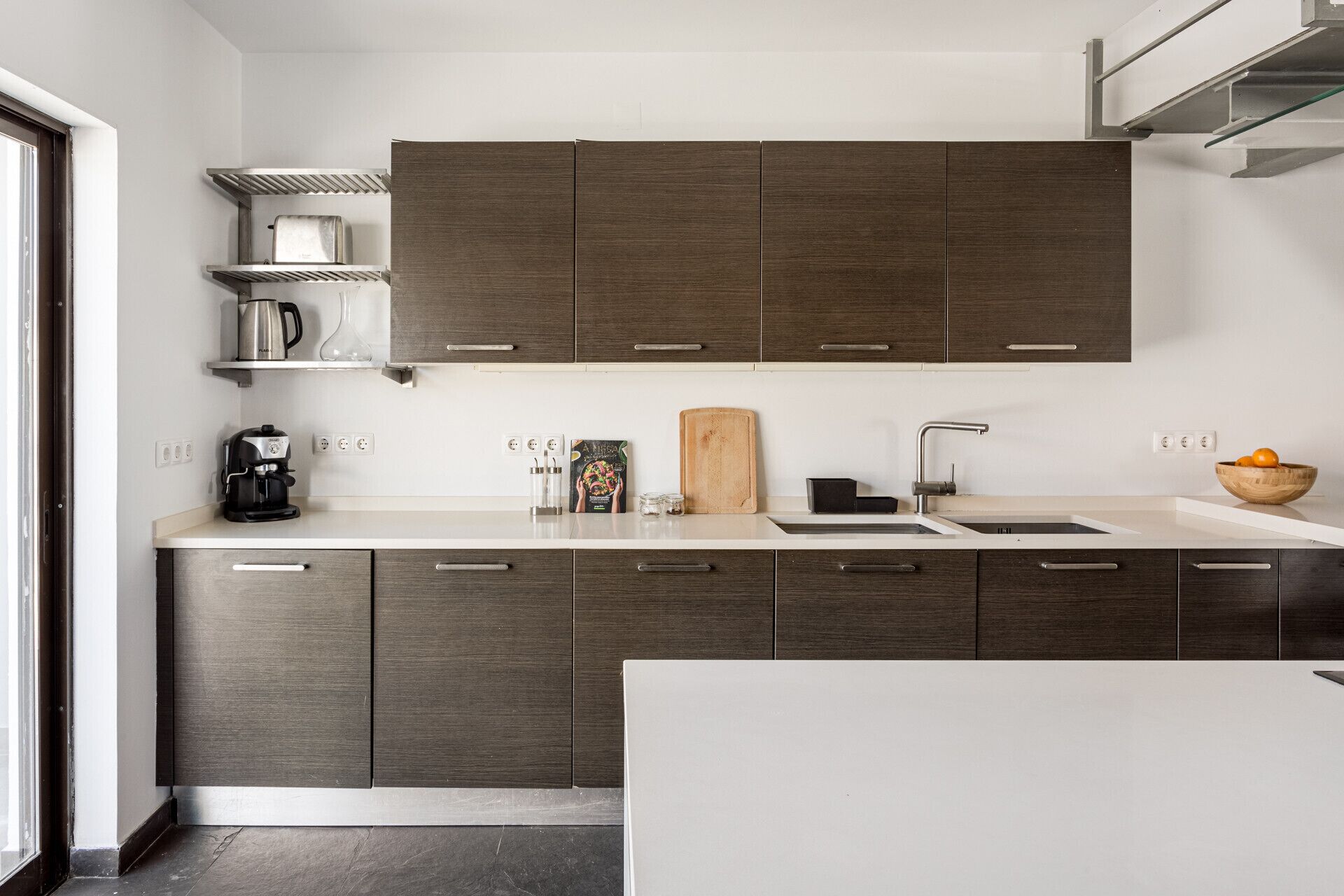 ALTIDO Splendid 4-bed house w/ Patio