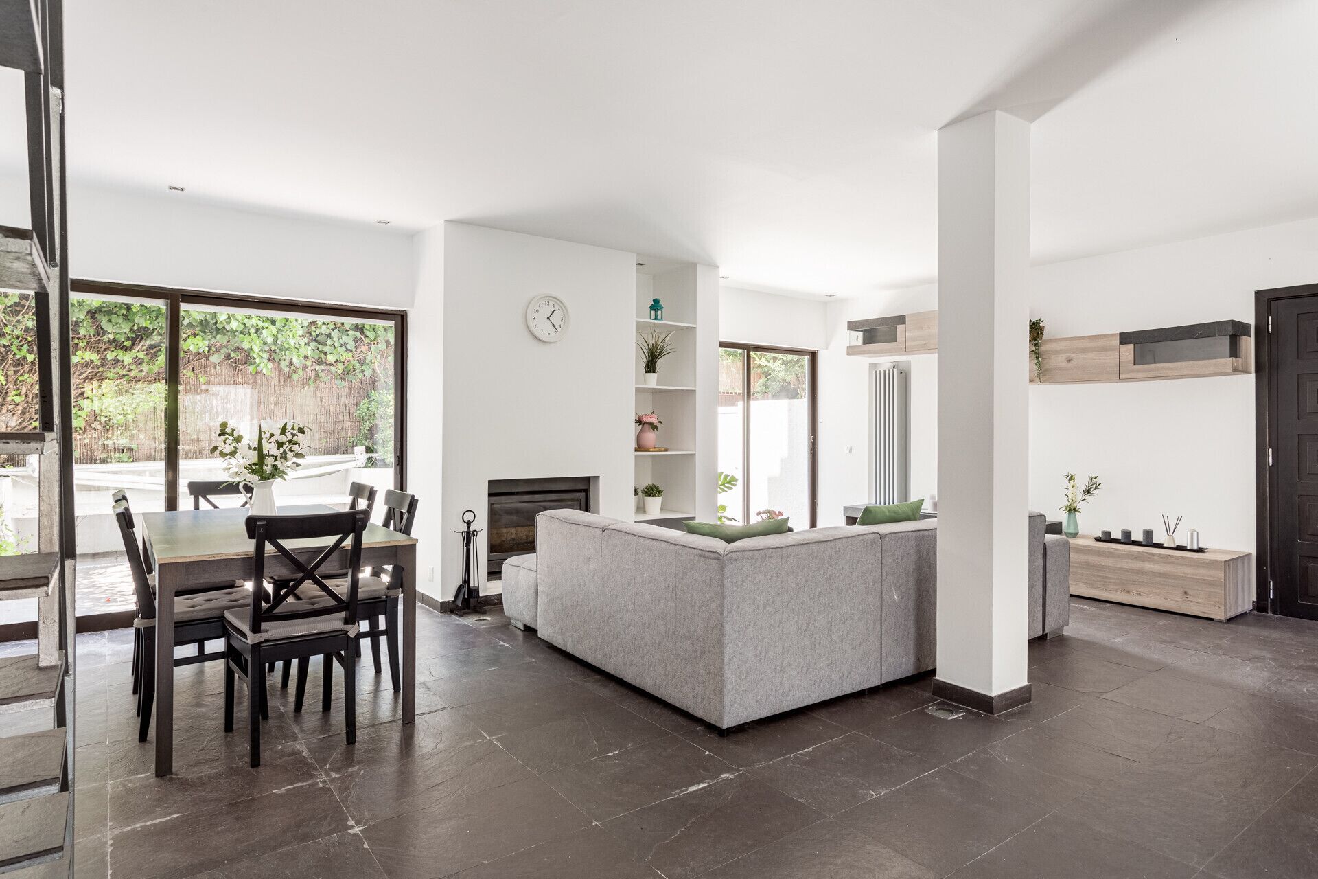 ALTIDO Splendid 4-bed house w/ Patio