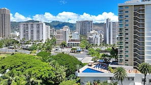 Exterior - Modern King Bedroom apartment - Style, Comfort Location! (Honolulu)