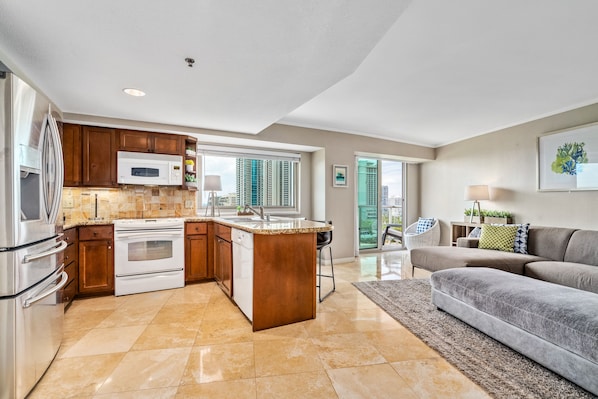 Interior - Modern King Bedroom apartment - Style, Comfort Location! (Honolulu)