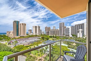 Property grounds - Modern King Bedroom apartment—Style, Comfort, Location! LUANA WAIKIKI 1106 (Honolulu)