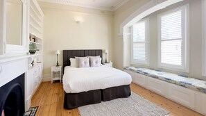 5 bedrooms, desk, iron/ironing board, free WiFi