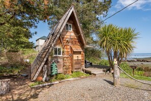 Exterior - OceanFront Cottage, Beachwander for miles &/or explore the Olympic National Park (Sekiu)