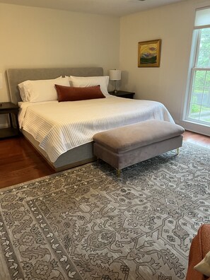3 bedrooms, in-room safe, desk, iron/ironing board