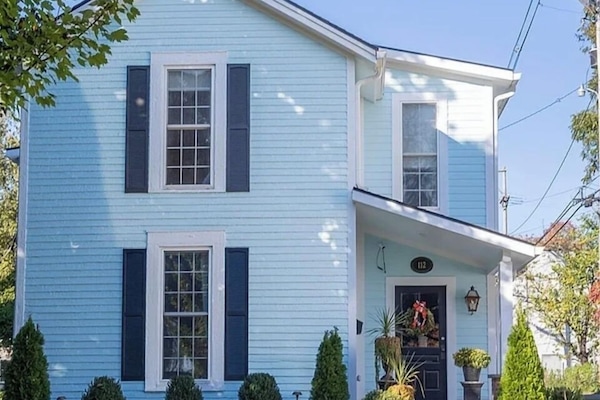 Front view of this newly painted home