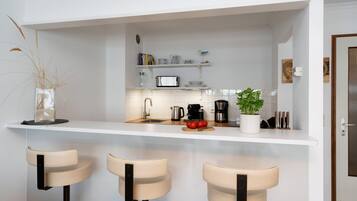 Kühlschrank, Ofen, Herdplatte, Geschirrspüler