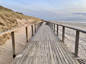 Beach - StrandZEIT - Central apartment, close to the beach, balcony, WLAN. Pets allowed. (Sylt)
