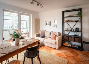 Unclassified image, 5 of 23, button