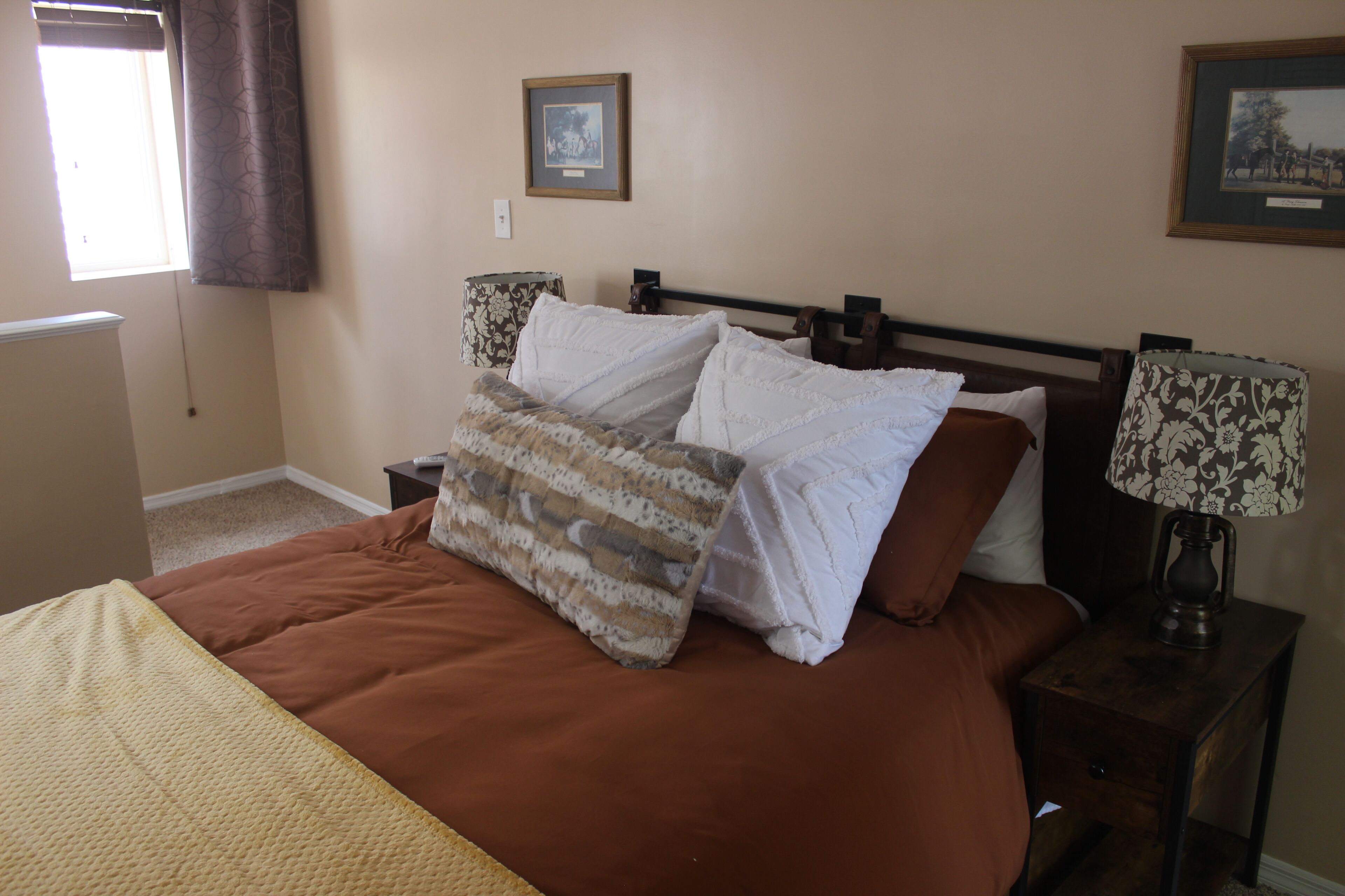 Renovated Carriage house - 1 BR loft - Private