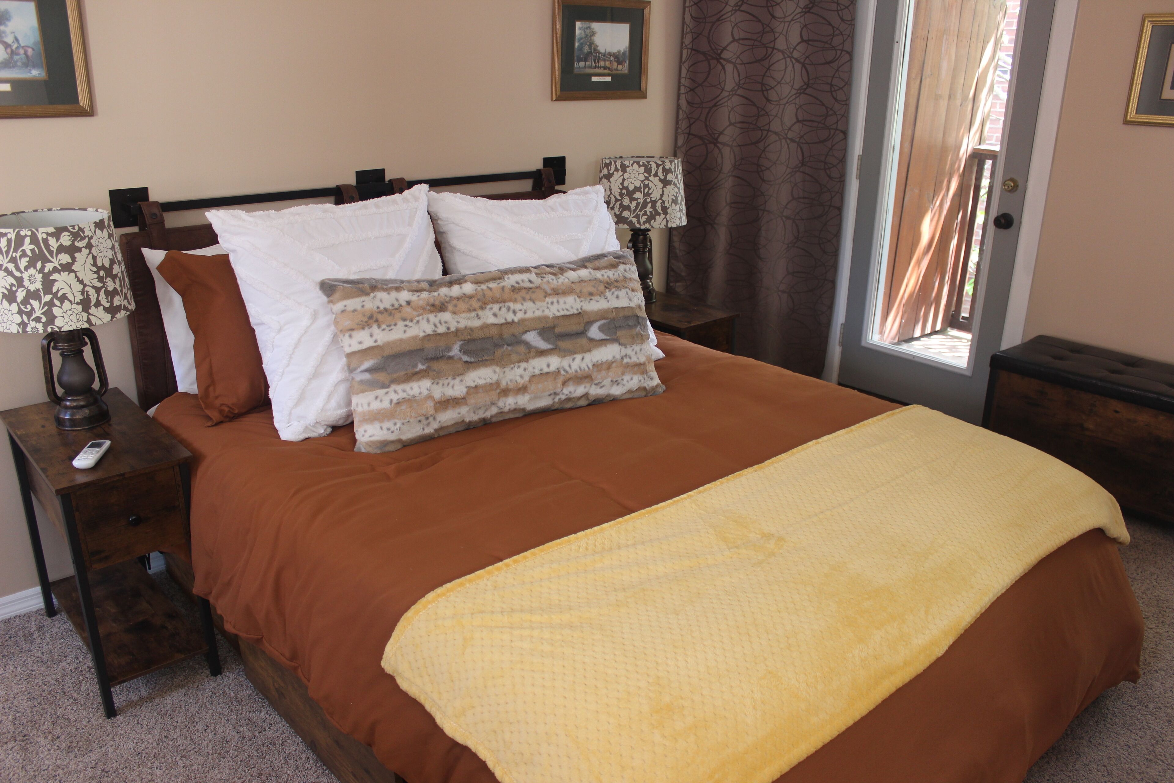 Renovated Carriage house - 1 BR loft - Private