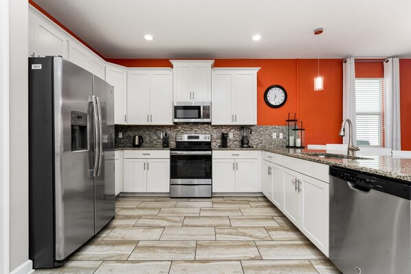 Refrigerador, microondas, horno y parrilla de estufa 