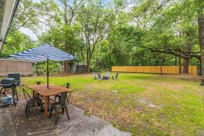 Outdoor dining - Stafford Oaks (Brunswick)