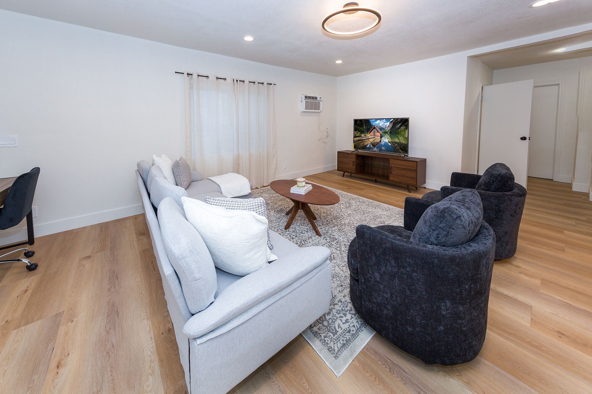 Marvelous 3-bedroom Condo in Beverly Hills