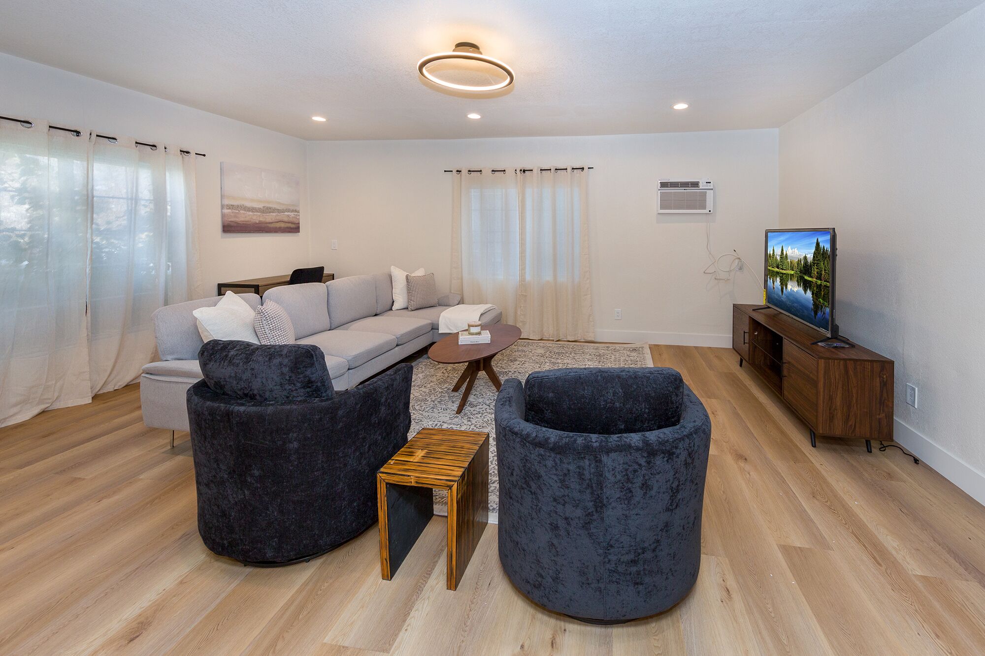 Marvelous 3-bedroom Condo in Beverly Hills