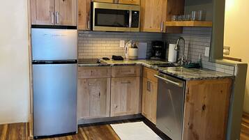 Microwave, oven, dishwasher, coffee/tea maker