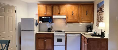 Refrigerador, microondas, horno, placa de cocina