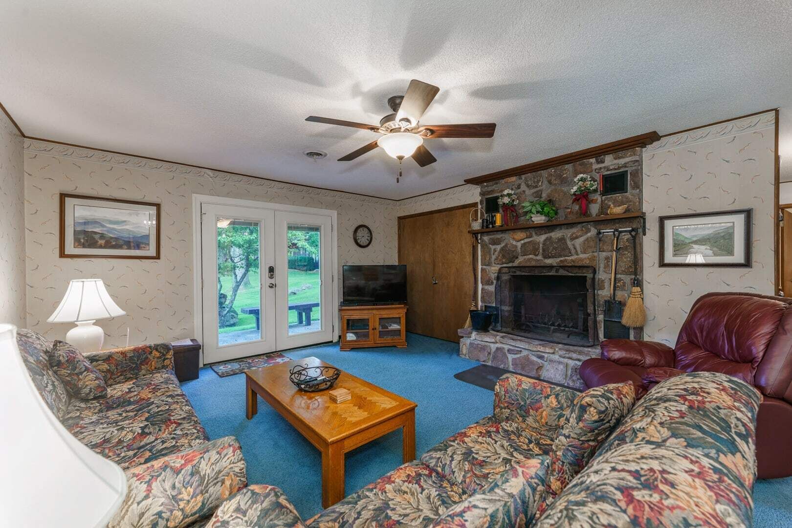 Minutes to Entrance to National Forest, Downtown Gatlinburg, Rocky Top Sports