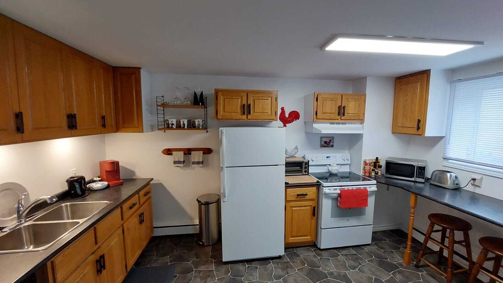 Comfy, Roomy, Close to Stores, Trails & Lake