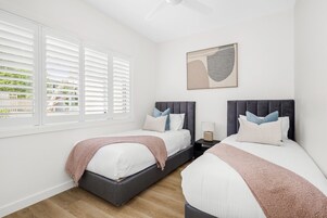 Two Bedroom Apartment With Parking | 熨斗/熨衣板、免费 WiFi