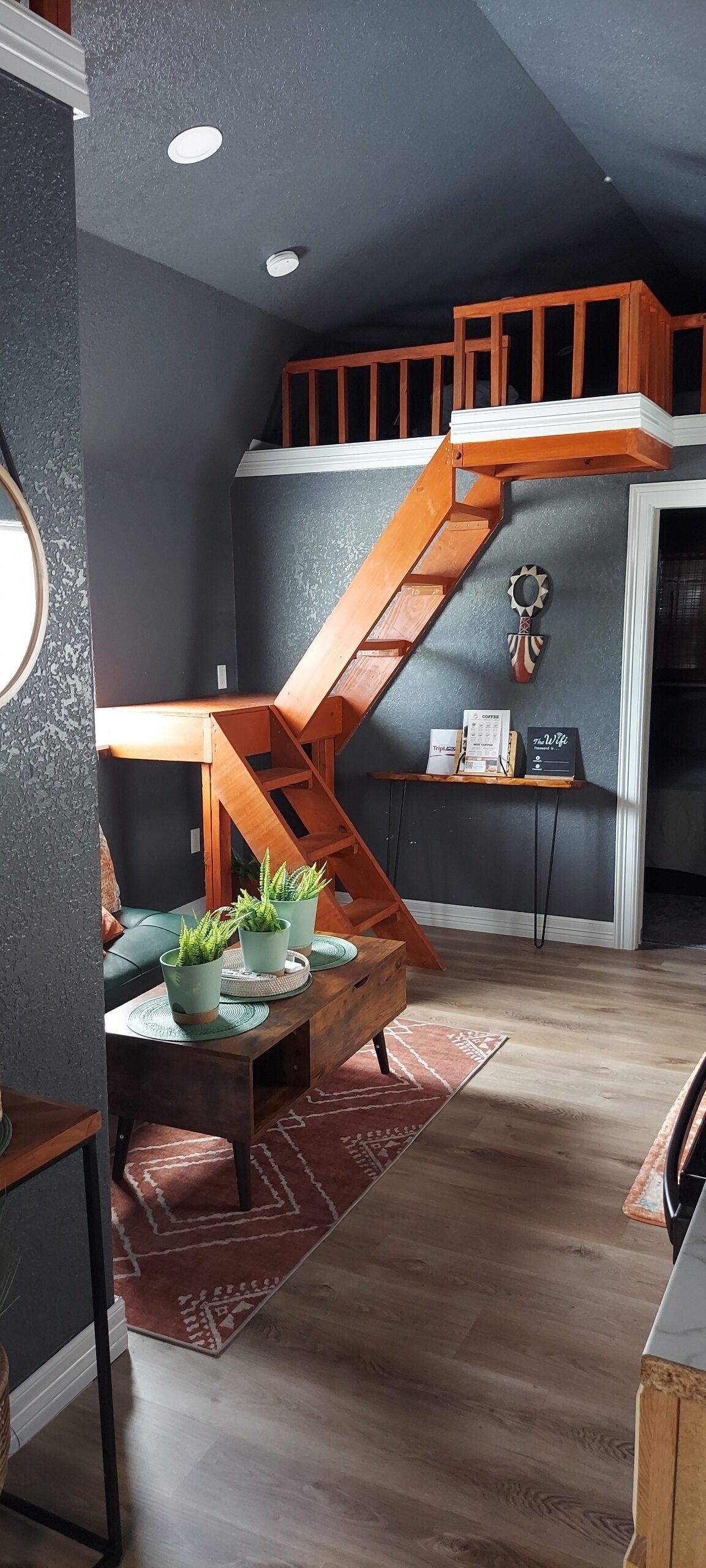 Escape to the Serenity of the Natasha Cabin: Cozy 3-Bedroom Retreat by the River