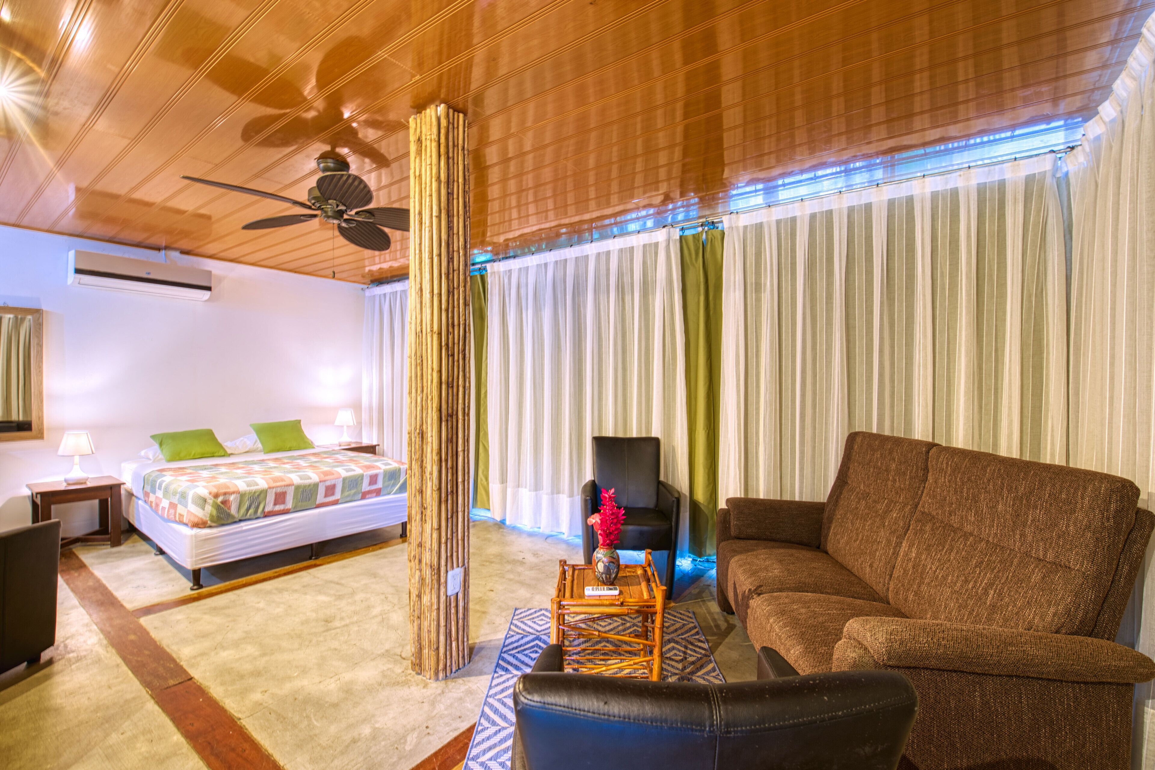 經濟開放式客房 | 書桌、手提電腦工作空間、免費 Wi-Fi、床單