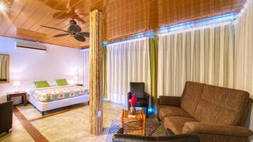 Economy Studio | Desk, laptop workspace, free WiFi, bed sheets