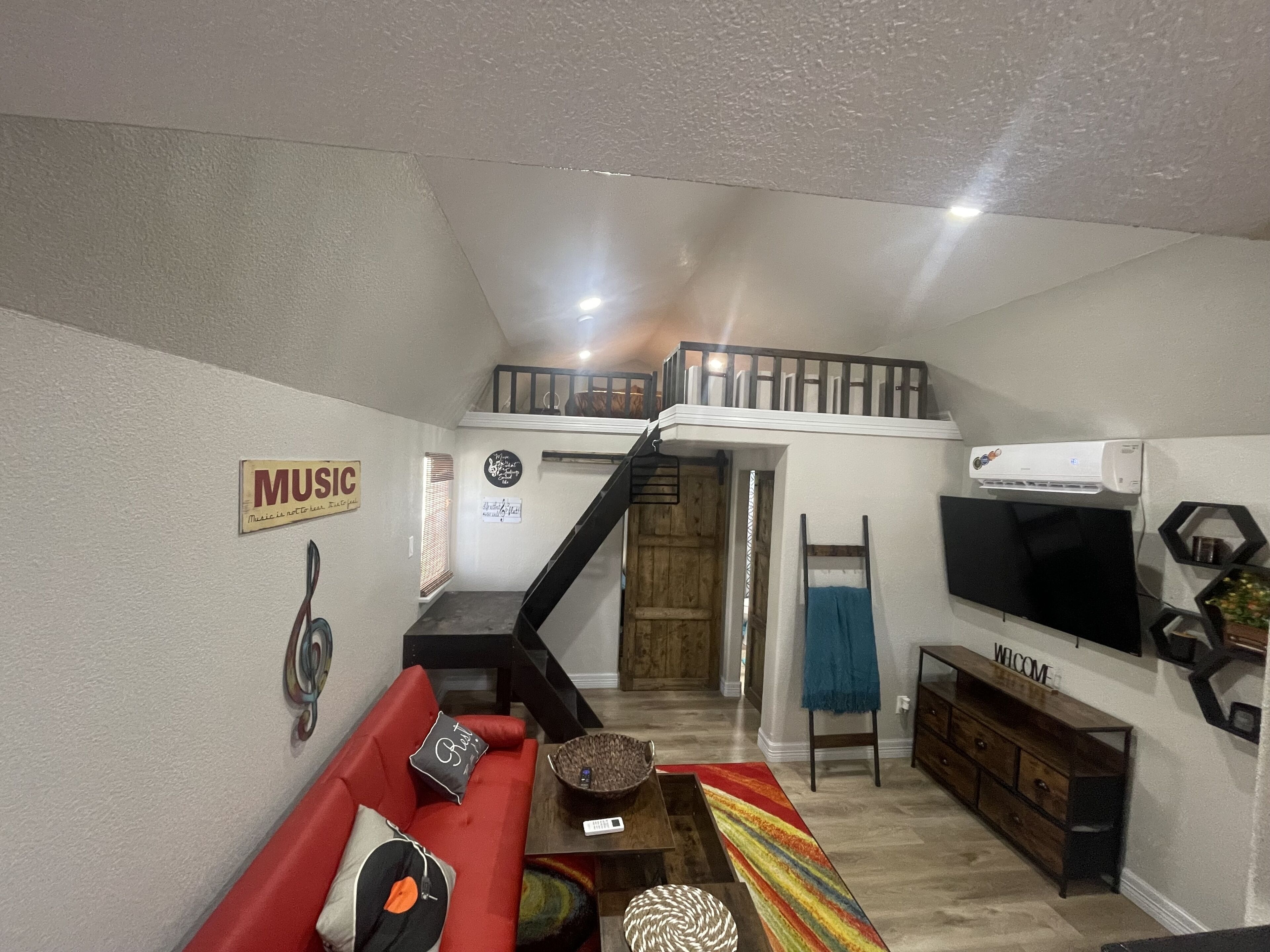 Experience Tranquility at the Joseph Cabin: Peaceful Getaway Close to the River