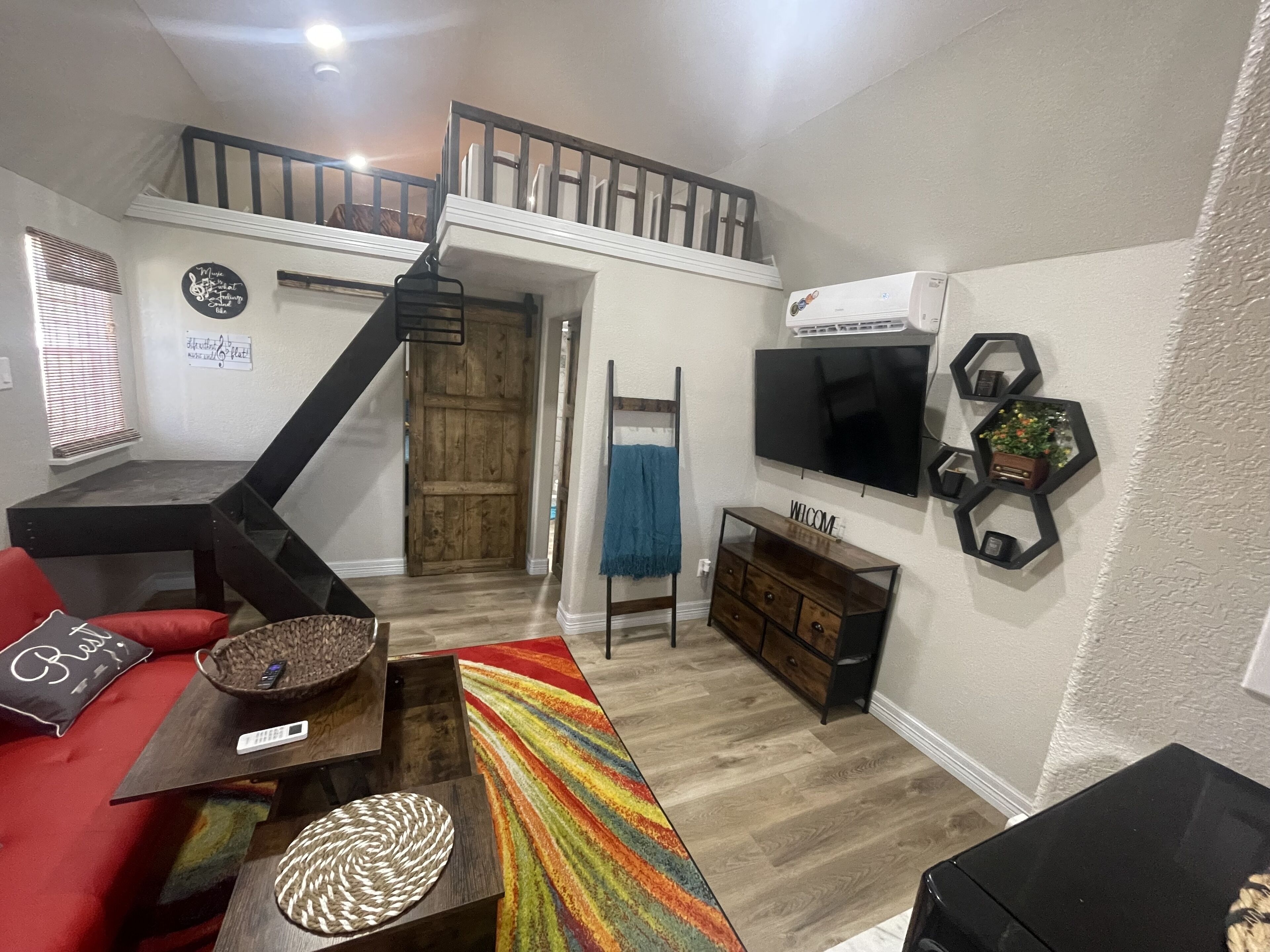 Experience Tranquility at the Joseph Cabin: Peaceful Getaway Close to the River