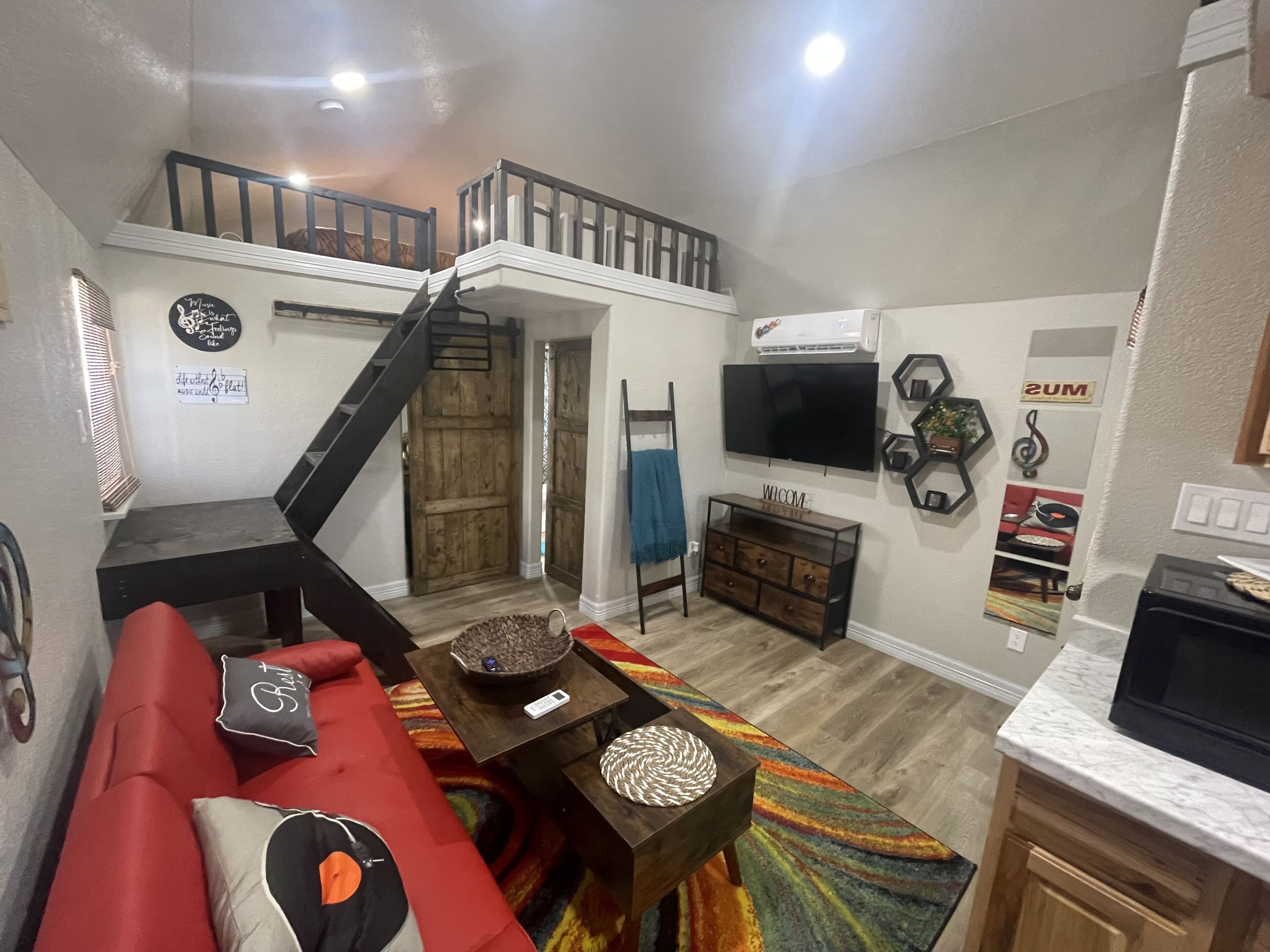 Experience Tranquility at the Joseph Cabin: Peaceful Getaway Close to the River