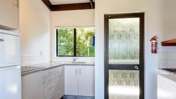 Refrigerador, microondas, cafetera y tetera y tostadora