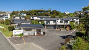 A residential area with modern houses, a small building labeled "Kaiteri Holiday Homes & Apartments," and a parking lot.