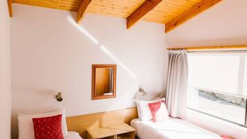 2 bedrooms, iron/ironing board, free WiFi