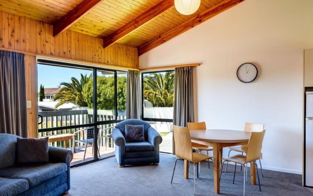 U 2 Living area