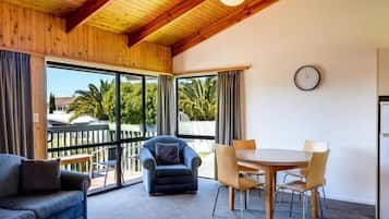 U 2 Living area