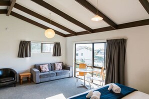 TV - Studio Unit Sea View Mid Level (Kaiteriteri)