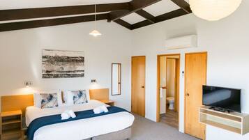 1 bedroom, iron/ironing board, free WiFi