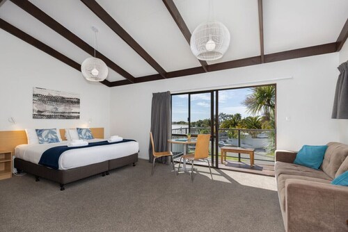 Studio Unit Sea View Mid Level